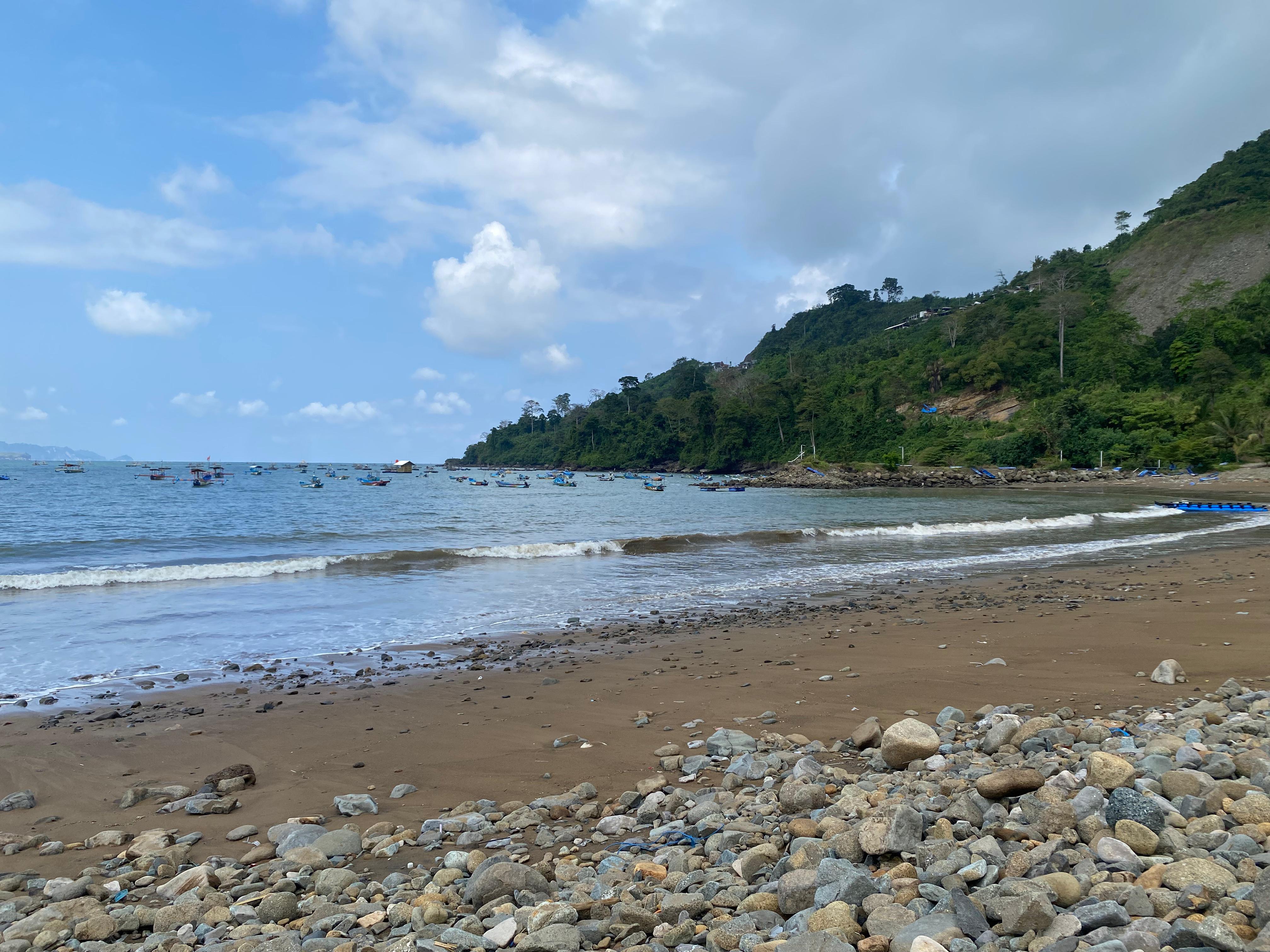 Pasir Hitam Pantai Klatak